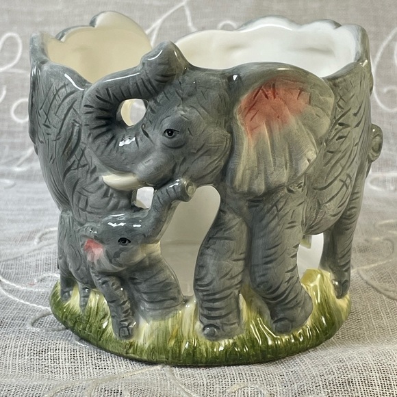 Vintage 2002 Elephant Family Ceramic Candle Votive Holder.  Gray Pink & Green. - Picture 7 of 7